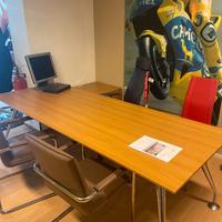 Tavolo, serviente e armadio