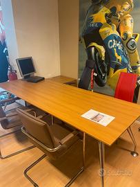 Tavolo, serviente e armadio