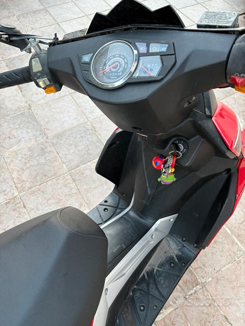 Scooter peda motor 125 Moto e Scooter In vendita a Macerata