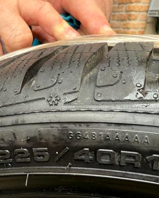 GoodYear pneumatici invernali 225/40R18 92V