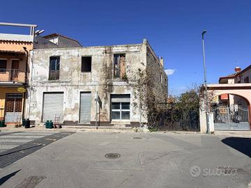 Casa indipendente di 525 m² con più di 5 locali a 