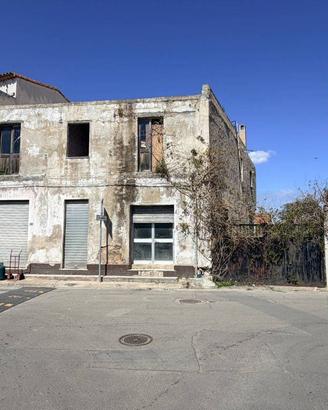 Casa indipendente di 525 m² con più di 5 locali a 