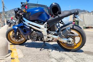 Aprilia sl 1000 falco