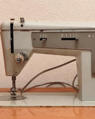 Macchina da cucire mod. Singer 207 con mobiletto