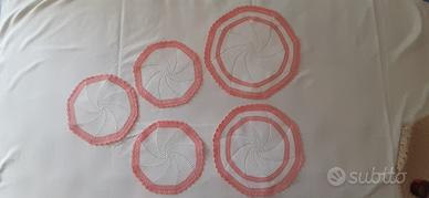 Centrini tondi n. 5 color bianco e rosa