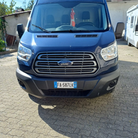 Furgone Ford transit blu notte