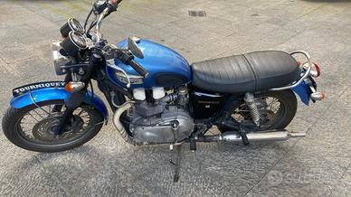 TRIUMPH BONNEVILLE 2005