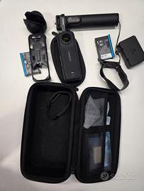 Insta360 X4 8K + asta, 2 batterie e case subacqueo
