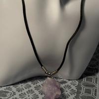 collana con pendente in pietra naturale