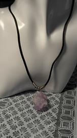 collana con pendente in pietra naturale