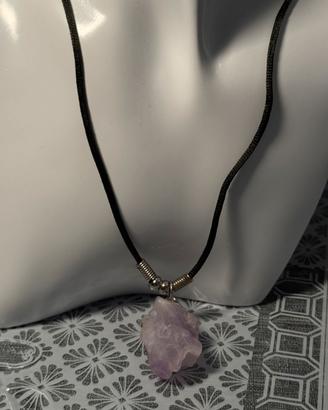 collana con pendente in pietra naturale