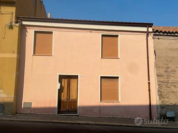 Guspini - Indipendente con cortile retrostante