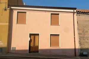 Guspini - Indipendente con cortile retrostante