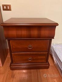 Coppia di comodini in legno con 3 cassetti