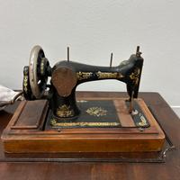 Macchina da cucire storica
