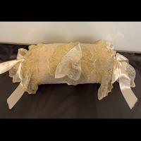 Cuscino cilindrico artigianale ricamato a mano