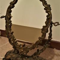 Antico specchio basculante da tavolo in bronzo