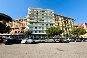 5 LOCALI A NAPOLI