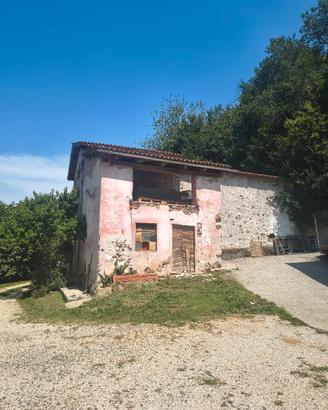 rustico con capannone 