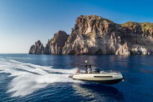 INVICTUS GT 280 NUOVA in pronta consegna (natante)