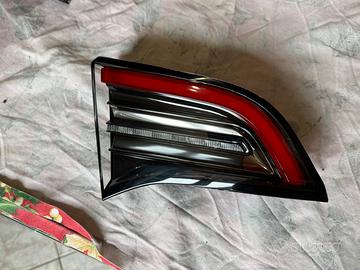 Fanale posteriore interno sinistro tesla model Y