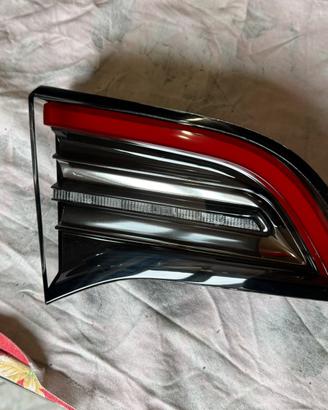 Fanale posteriore interno sinistro tesla model Y