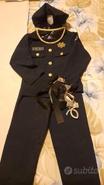 vestito da poliziotto 