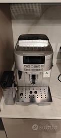 Macchina caffè automatica DeLonghi