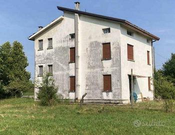 Immobile in asta di 251 m² con 3 locali a Caneva