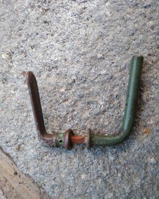 Vecchia maniglia doppia in alluminio/ferro