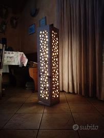 lampada in pino cembro cambia colore 