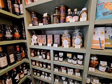 Scaffalature per negozio artigianali fatte a mano