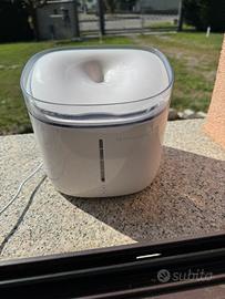 Smart water fountain con disinfezione UV