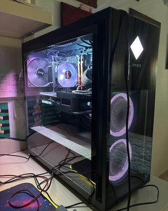 PC OMEN CON SCHERMO CURVO 30 POLLICI