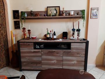 Madia/credenza