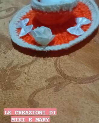 Tazzine fatte a uncinetto di vari colori