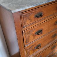 Cassettone antico con piano in marmo 