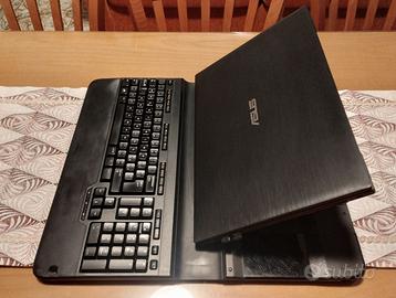 Stand Logitech Alto con Tastiera Integrata