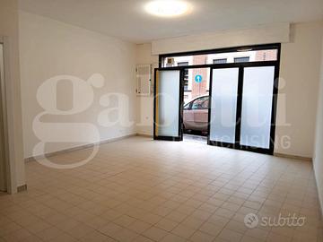 Negozio Cento [Cod. rif. V0006VCG]