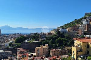 5 LOCALI A NAPOLI
