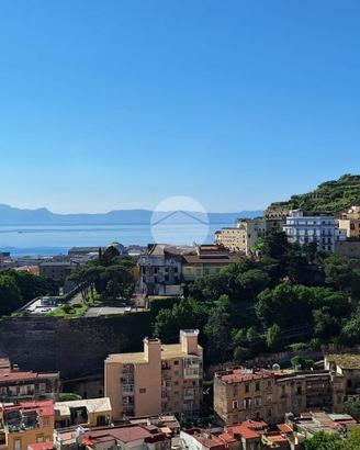 5 LOCALI A NAPOLI