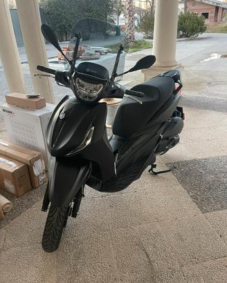 BEVERLY 300 DEEP BLACK 2024