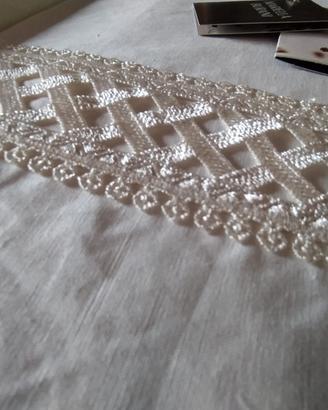 Tovaglia in lino con pizzo macramè e 12 tovaglioli