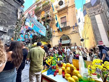 4 LOCALI A NAPOLI