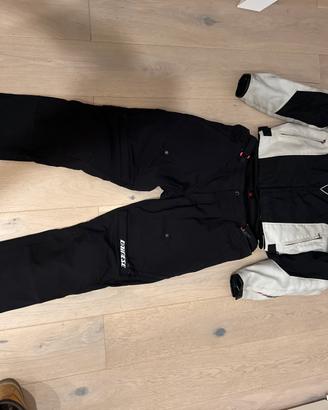 Giacca e pantaloni Dainese