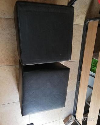 Sgabelli a cubo neri