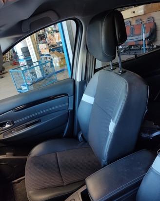 Sedile anteriore dx RENAULT SCENIC del 2013