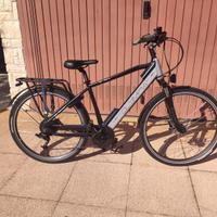 Bicicletta con pedalata assistita