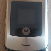Cellulare a conchiglia MOTOROLA RAZR V3i, usato...