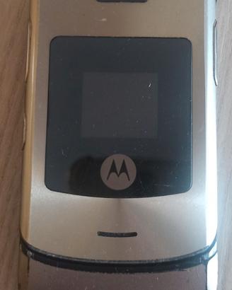 Cellulare a conchiglia MOTOROLA RAZR V3i, usato...